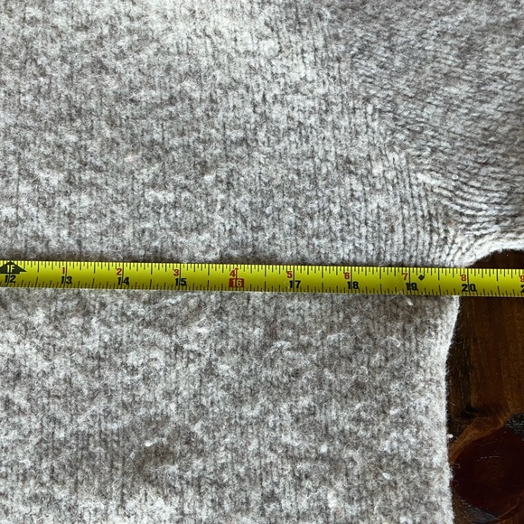 SOLD. Vintage LL Bean Wool Blend Sweater Large - Picture 10 of 11